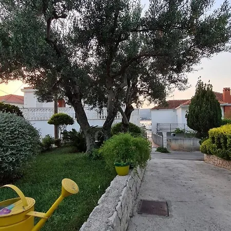 Jasmine Τρογκίρ